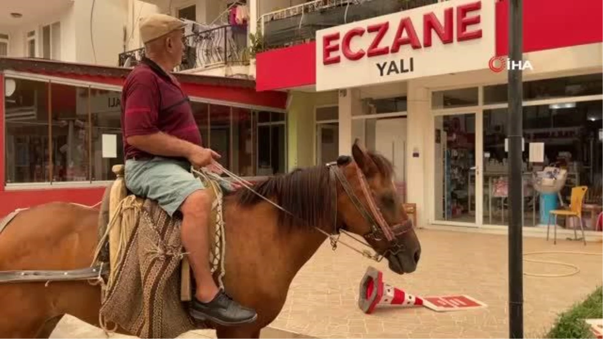 Son dakika haberleri... Yangın nedeniyle mahalle boşaltılınca atıyla eczaneye gelip ilaç almak istedi