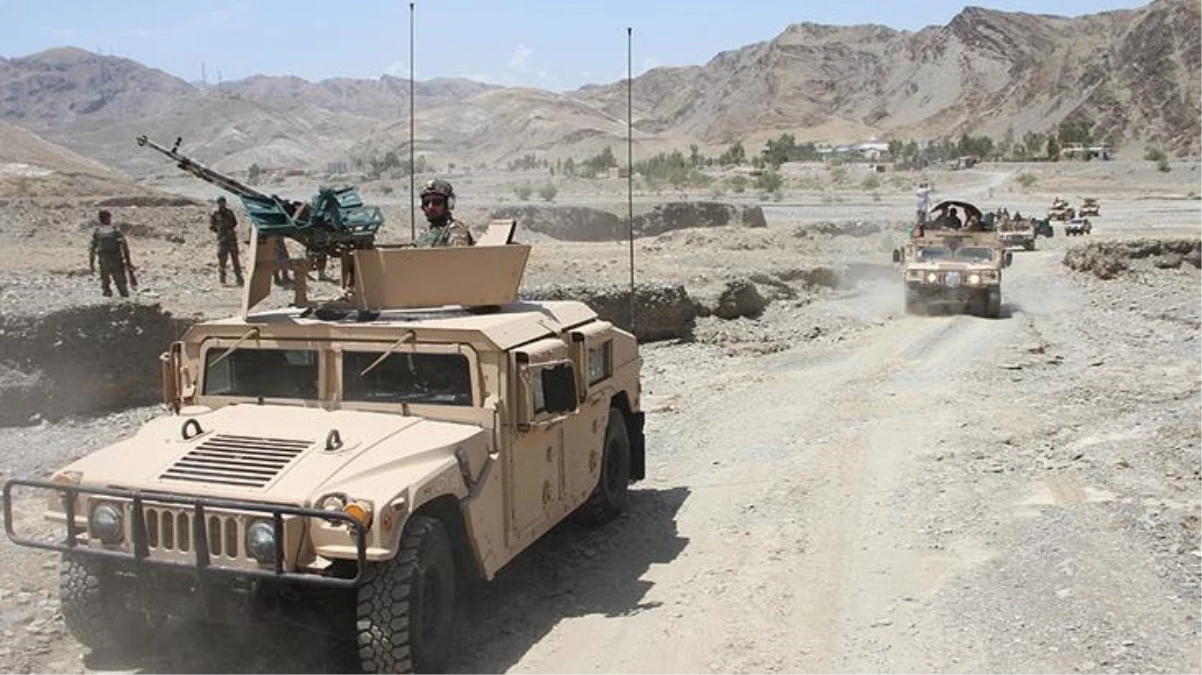 Afganistan\'da Taliban ilk kez bir vilayet merkezini ele geçirdi