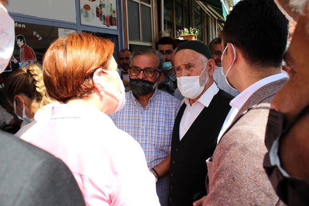 Vatandaşla tartışan Akşener küplere bindi: Hakkımı helal etmiyorum, haram olsun hepinize Vatandaşla tartışan Akşener küplere bindi: Hakkımı helal etmiyorum, haram olsun hepinize