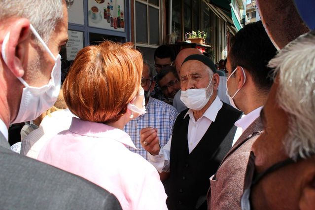 Vatandaşla tartışan Akşener küplere bindi: Hakkımı helal etmiyorum, haram olsun hepinize Vatandaşla tartışan Akşener küplere bindi: Hakkımı helal etmiyorum, haram olsun hepinize