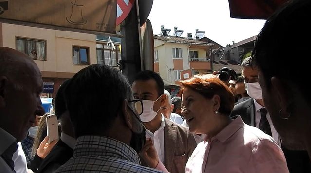 Vatandaşla tartışan Akşener küplere bindi: Hakkımı helal etmiyorum, haram olsun hepinize Vatandaşla tartışan Akşener küplere bindi: Hakkımı helal etmiyorum, haram olsun hepinize