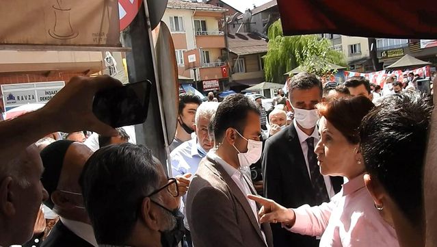 Vatandaşla tartışan Akşener küplere bindi: Hakkımı helal etmiyorum, haram olsun hepinize Vatandaşla tartışan Akşener küplere bindi: Hakkımı helal etmiyorum, haram olsun hepinize