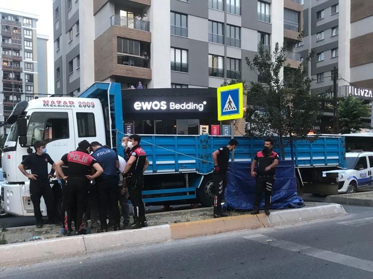 Bağcılar\'da kamyonun çarptığı kadın yaşamını yitirdi