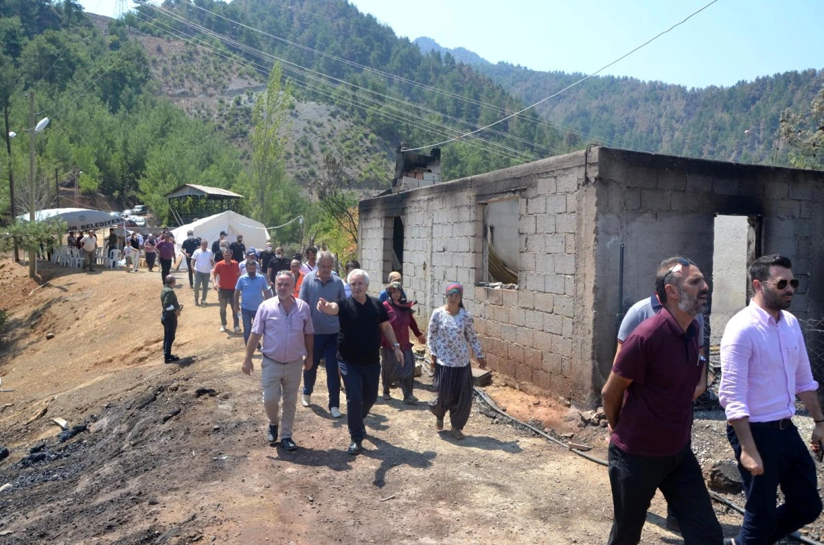 Başkan Özgan, yangın mağdurlarına yardım malzemesi dağıttı