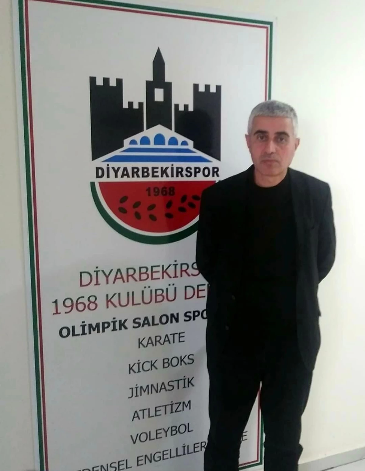 Diyarbakır\'da tribünler kırmızı cephe ile renklenecek