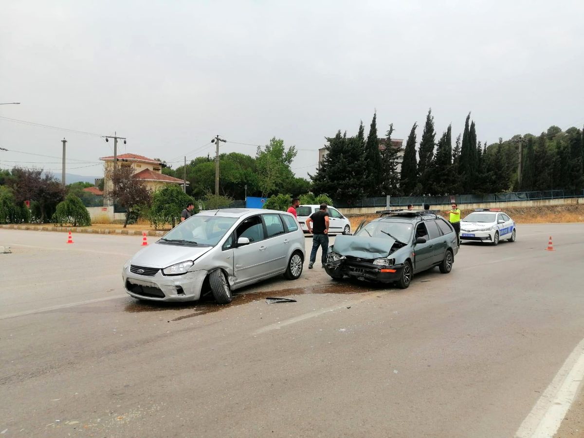 Son dakika haberleri: Erdek\'te trafik kazası; 1 yaralı