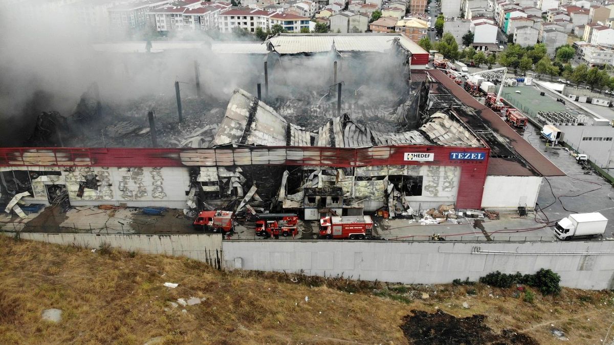 Esenyurt\'ta yangın 5 saat sonunda kontrol altına alındı