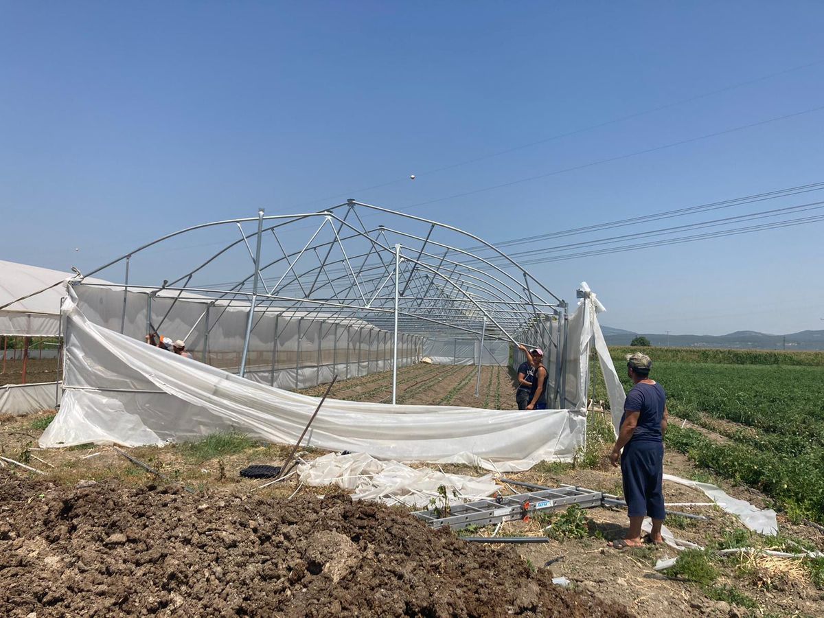 Fırtınada zarar gören seralar bakıma alındı