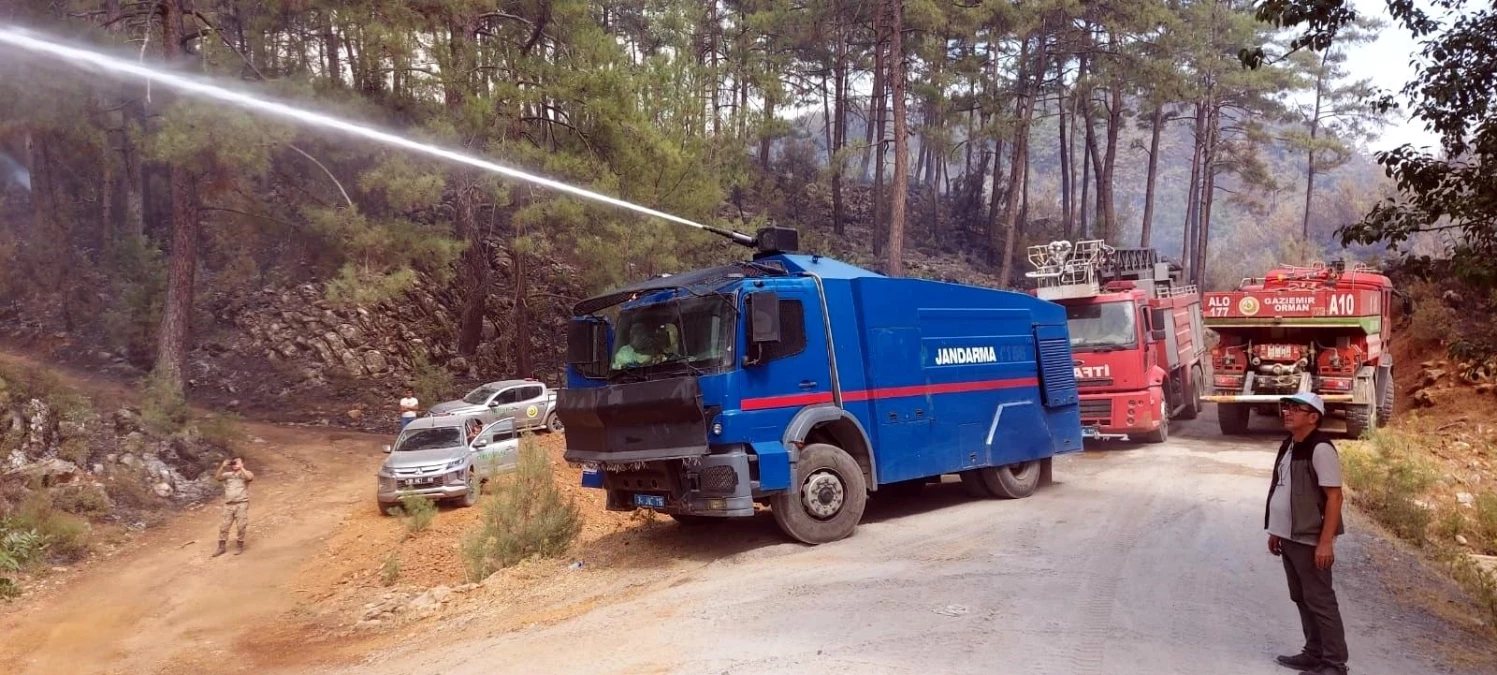 Komandolar karadan helikopterler havadan Bayır köyünü kurtarmaya çalışıyor