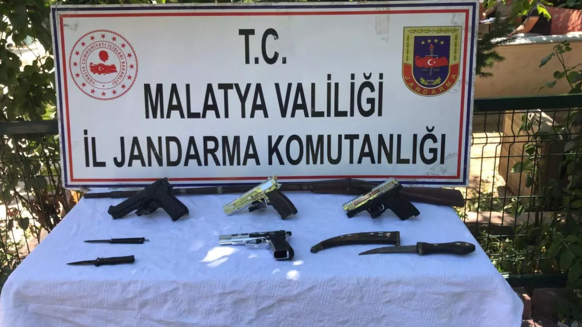 Malatya\'da yaklaşık 2,5 ton kayısı çaldıkları iddiasıyla 4 şüpheli gözaltına alındı