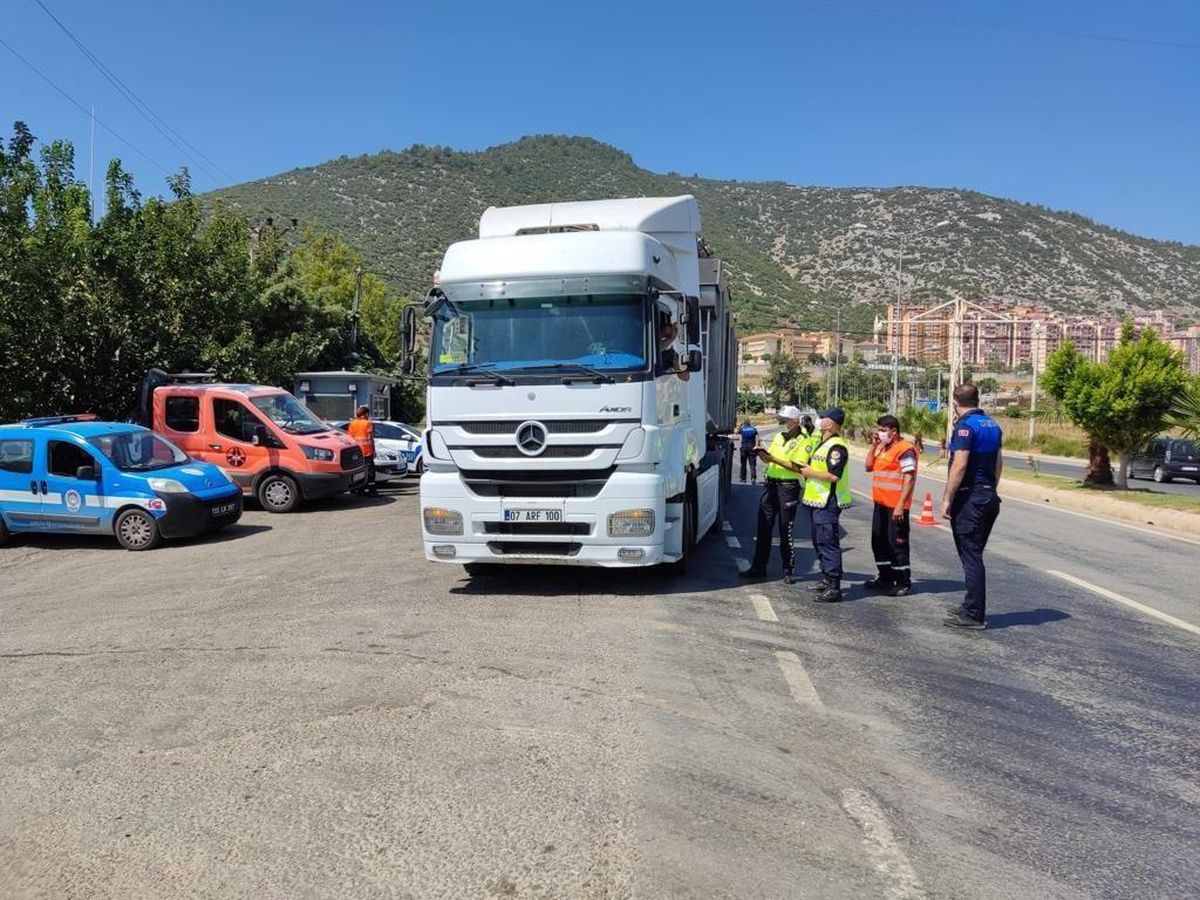 Mersin\'de yük taşıyan araçlara yönelik denetimler sürüyor