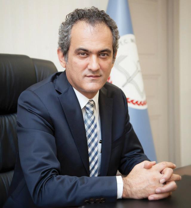 Milli Eğitim Bakanı Ziya Selçuk istifa etti, yerine Mahmut Özer atandı