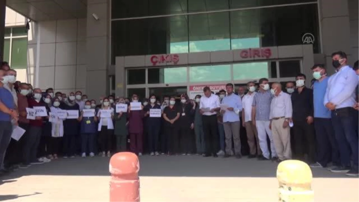 Son dakika gündem: ŞANLIURFA - Birecik\'te 9 hastane çalışanının darbedilmesi protesto edildi