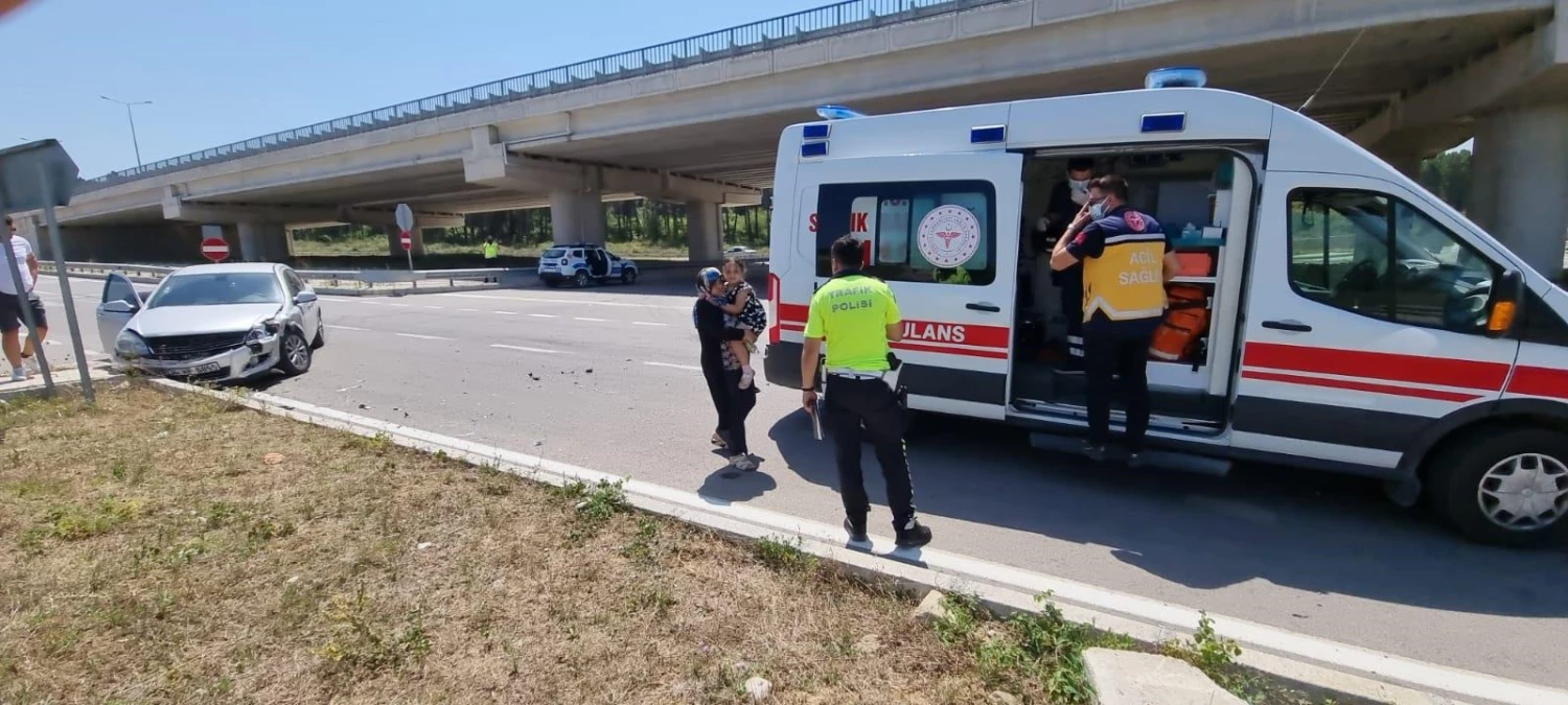 Sinop\'ta iki otomobil çarpıştı: 2 yaralı