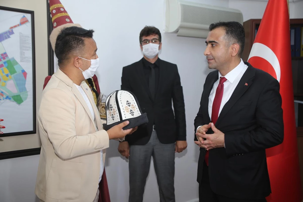 Uluslararası Türk Kültürü Teşkilatı heyeti, Karaman Belediye Başkanı Savaş Kalaycı\'yı ziyaret etti