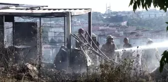 Üsküdar'da işçilerin kaldığı konteyner alev alev yandı