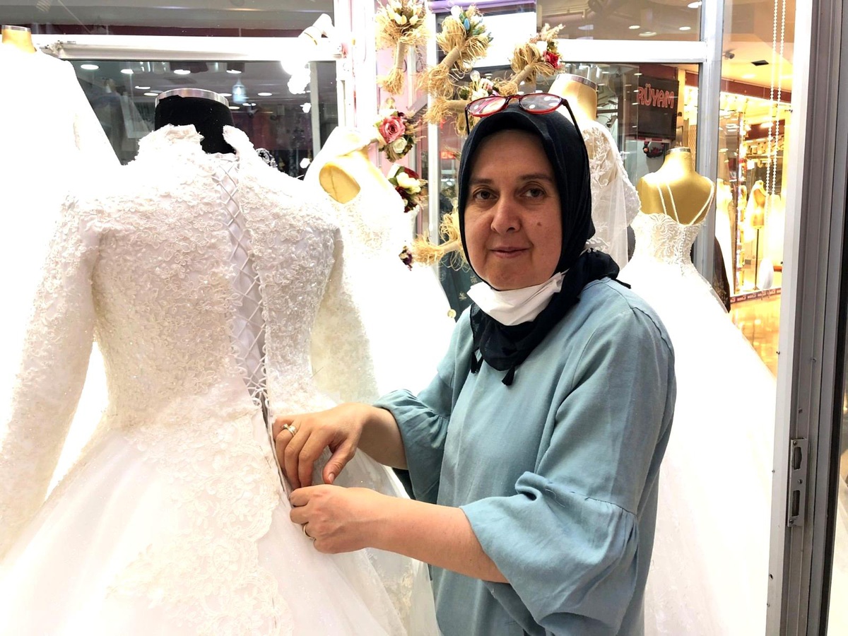 Yoğun geçen düğün sezonu gelinlikçilerin yüzünü güldürdü