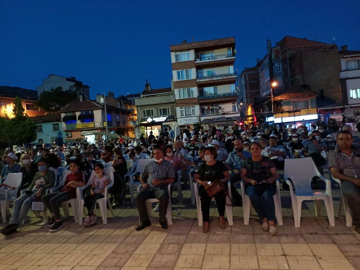\'Yunus\'la Yürürken\' isimli tiyatro oyunu Bozüyük/te sahnelendi