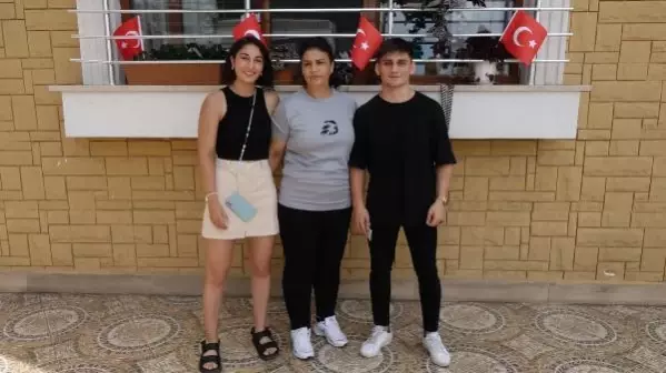 'Altın kız Busenaz'ın annesi: İman ve Türk'ün gücüyle bu başarıyı aldılar 'Altın kız Busenaz'ın annesi: İman ve Türk'ün gücüyle bu başarıyı aldılar