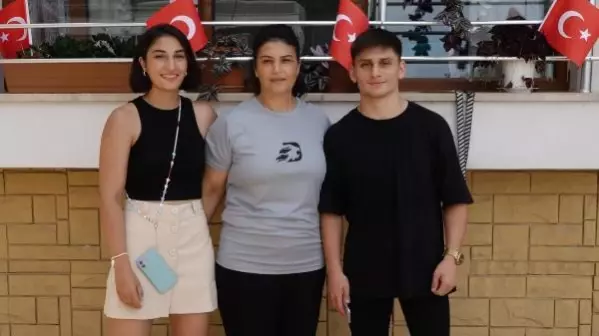 'Altın kız Busenaz'ın annesi: İman ve Türk'ün gücüyle bu başarıyı aldılar 'Altın kız Busenaz'ın annesi: İman ve Türk'ün gücüyle bu başarıyı aldılar