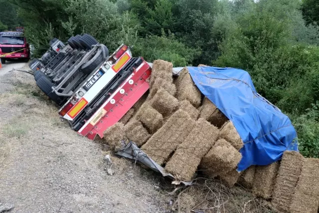 Bolu'da, şarampole devrilen tırın sürücüsü hayatını kaybetti