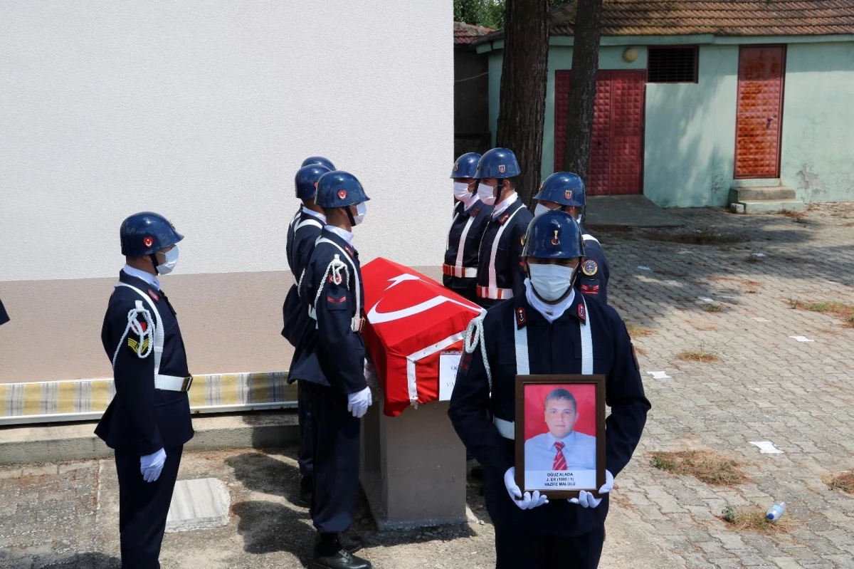 Son dakika haberleri | Vefat eden gazi asker Oğuz Alada törenle son yolculuğuna uğurlandı