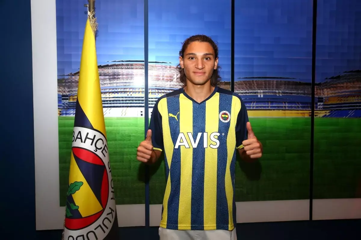 Fenerbahçe\'den 17 yaşındaki Emir\'e 3 yıllık sözleşme