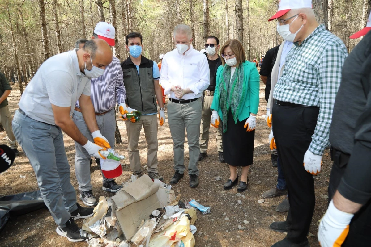 Gaziantep Valisi Gül ve Büyükşehir Belediye Başkanı Şahin, orman temizliğine katıldı