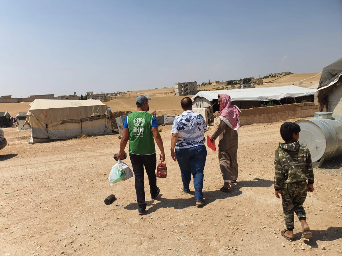 İHH\'dan Cerablus\'taki Suriyeli sığınmacılara yardım eli