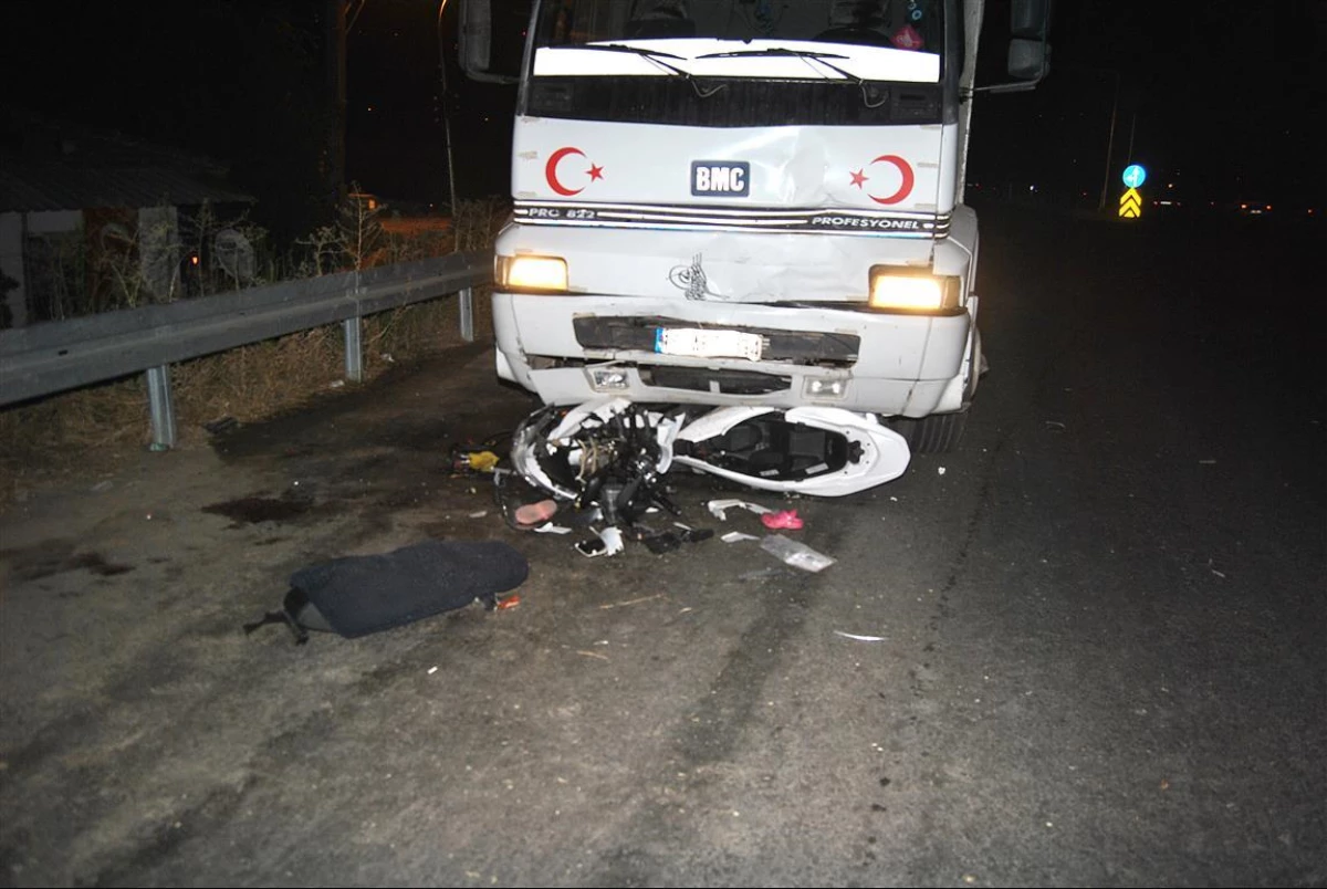 Son dakika haber | Kamyon ile motosikletin çarpıştığı kazada baba ve küçük kızı yaşamını yitirdi
