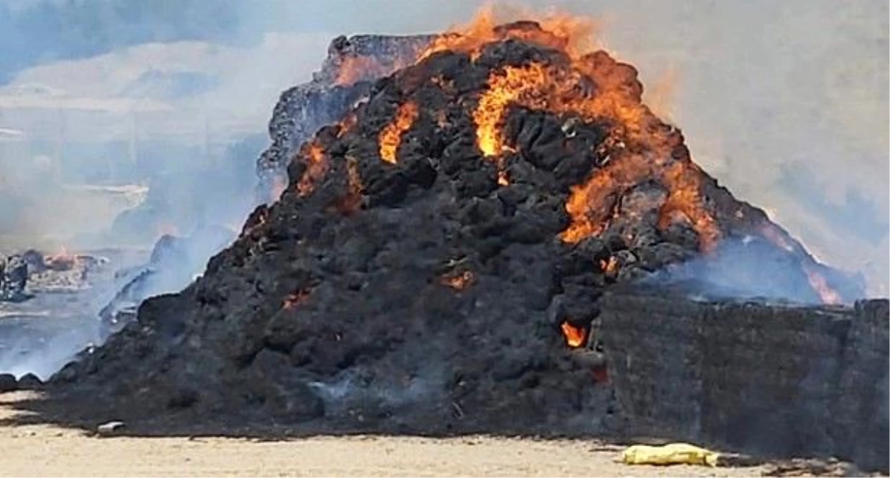 Kastamonu\'da 150 ton saman balyası alev alev yandı