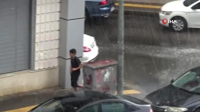 Kısa süreli etkili olan yağmur Diyarbakır'ı serinletti