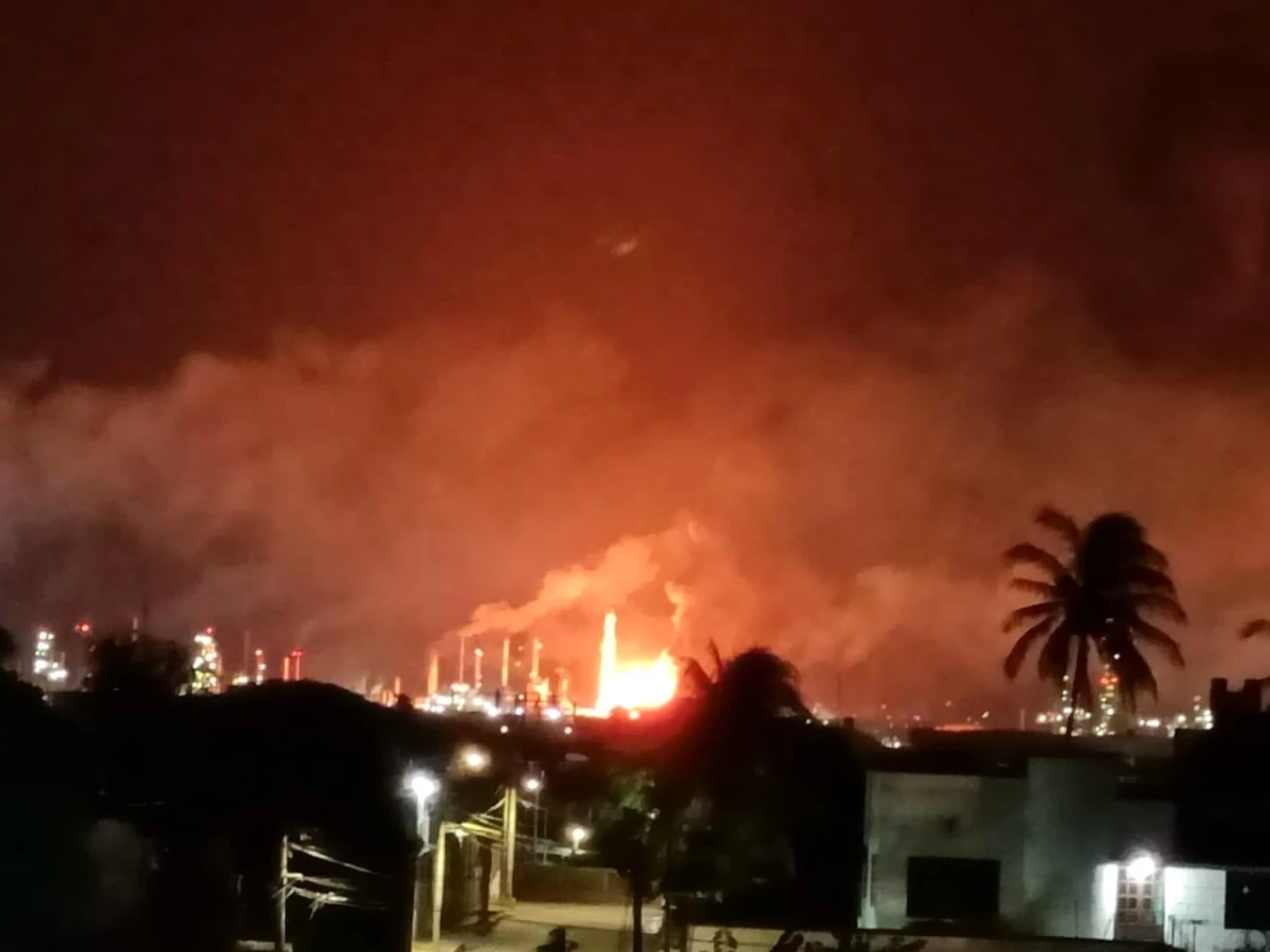 Meksika\'da petrol rafinerisinde korkutan yangın