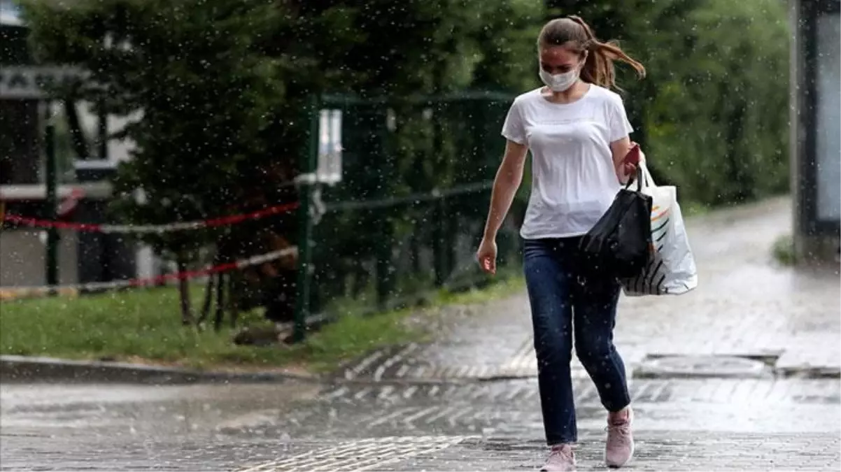 Meteoroloji\'den uyarı! Şiddetli yağmurlara şemsiye bile yetmeyecek, yağmurlukları hazırlayın