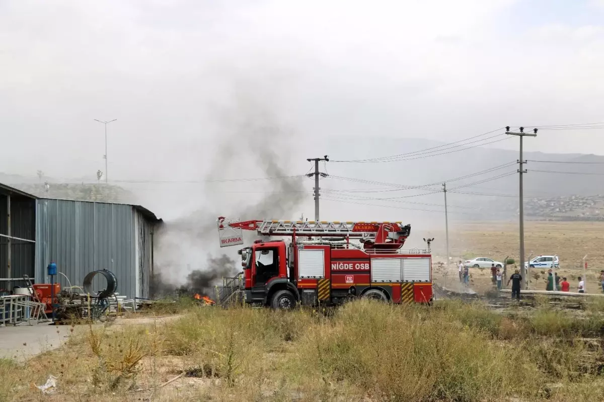 Niğde\'de boru fabrikasında yangın