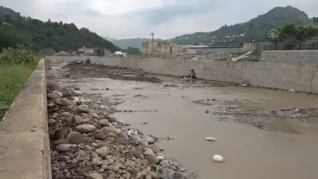 Sel ve heyelanda kaybolan 2 kiiyi arama çalmalar devam ediyor