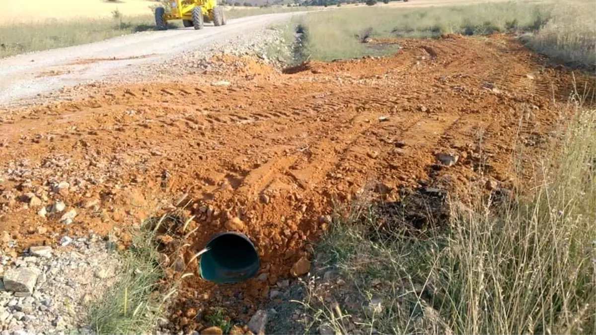 Tarla yollarında bakım yapıldı