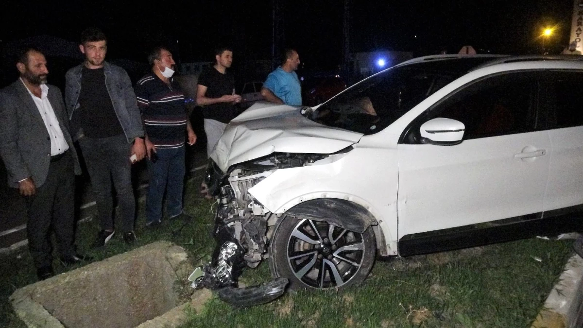Tokat\'ta ciple otomobil çarpıştı: 5 yaralı