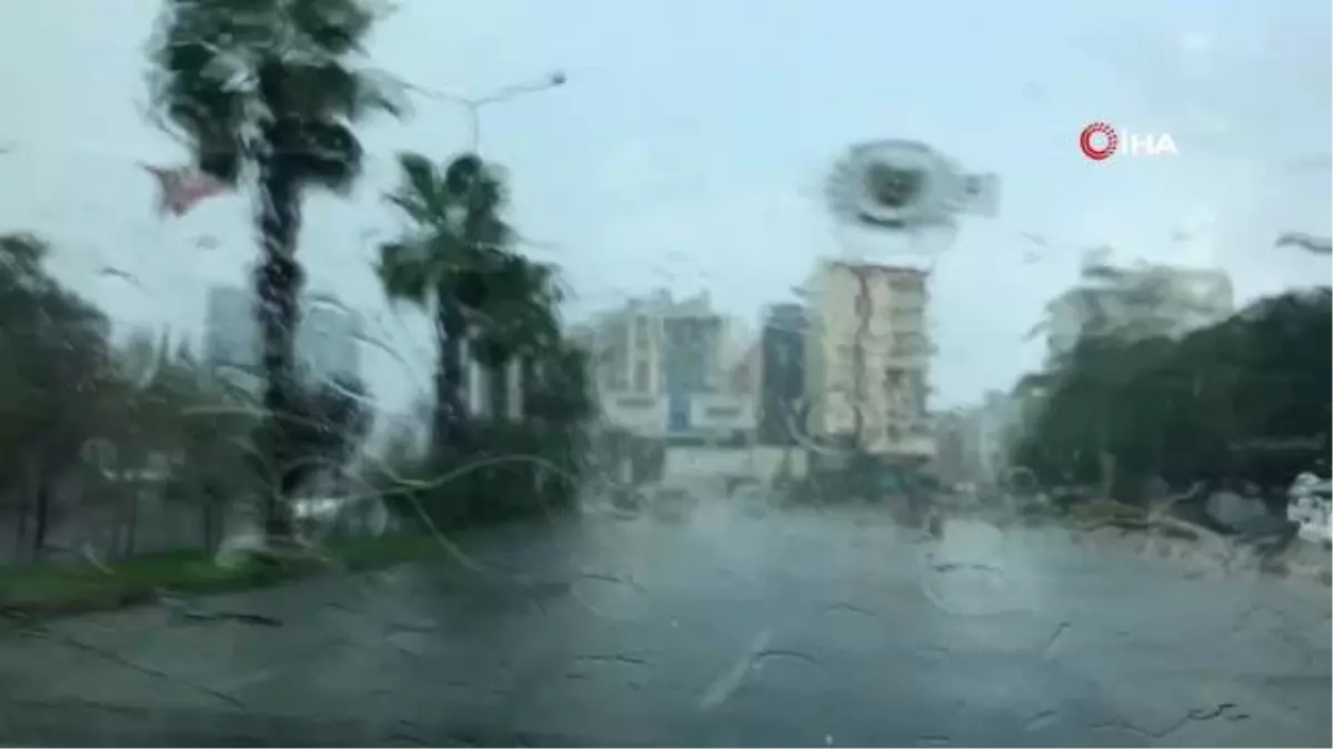 Son dakika: Yangınlarla mücadelenin ardından Antalya sağanakla sevindi