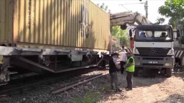 Yük treninin raydan çıkması nedeniyle İZBAN seferleri Halkapınar-Çiğli arasında yapılamıyor