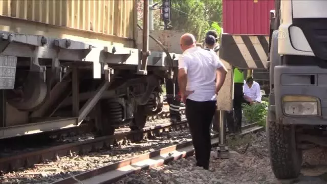 Yük treninin raydan çıkması nedeniyle İZBAN seferleri Halkapınar-Çiğli arasında yapılamıyor