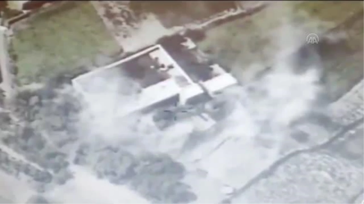 Afganistan\'da ABD B-52 bombardıman uçakları, ilerleyen Taliban mevzilerini vurdu