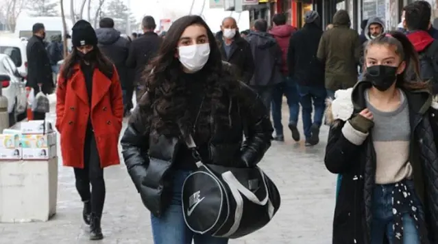 Bakan Koca Hakkari örnek alınmalı diyerek paylaştı! Aşılamada bir haftada 27 sıra yükseldiler Bakan Koca Hakkari örnek alınmalı diyerek paylaştı! Aşılamada bir haftada 27 sıra yükseldiler