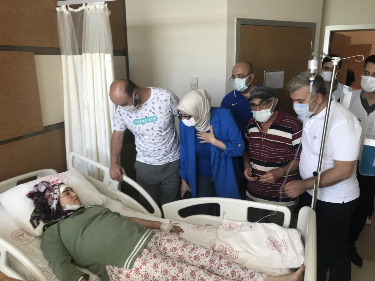 BALIKESİR - Vali Şıldak yolcu otobüsü kazasında yaralananları ziyaret etti