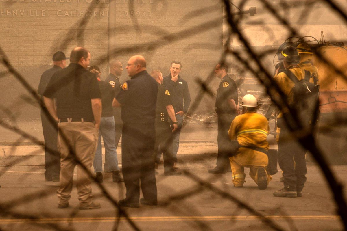 California tarihinin en büyük 3. yangını devam ediyor: 8 kişi kayıp