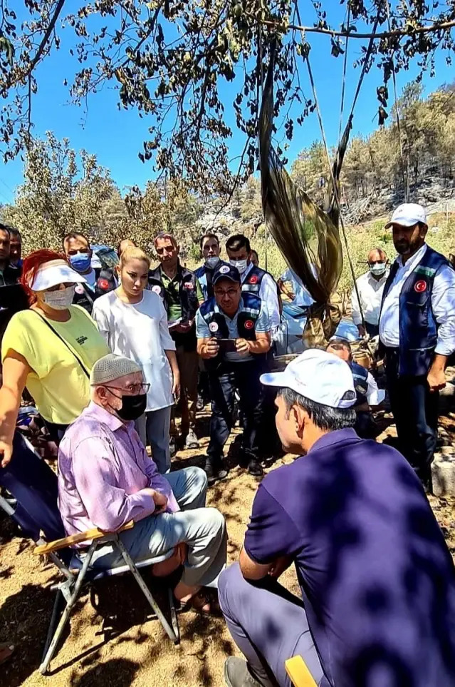 Çevre ve Şehircilik Bakanı Kurum, Marmaris'te yangından etkilenen mahallelerde inceleme yaptı