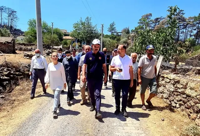 Çevre ve Şehircilik Bakanı Kurum, Marmaris'te yangından etkilenen mahallelerde inceleme yaptı