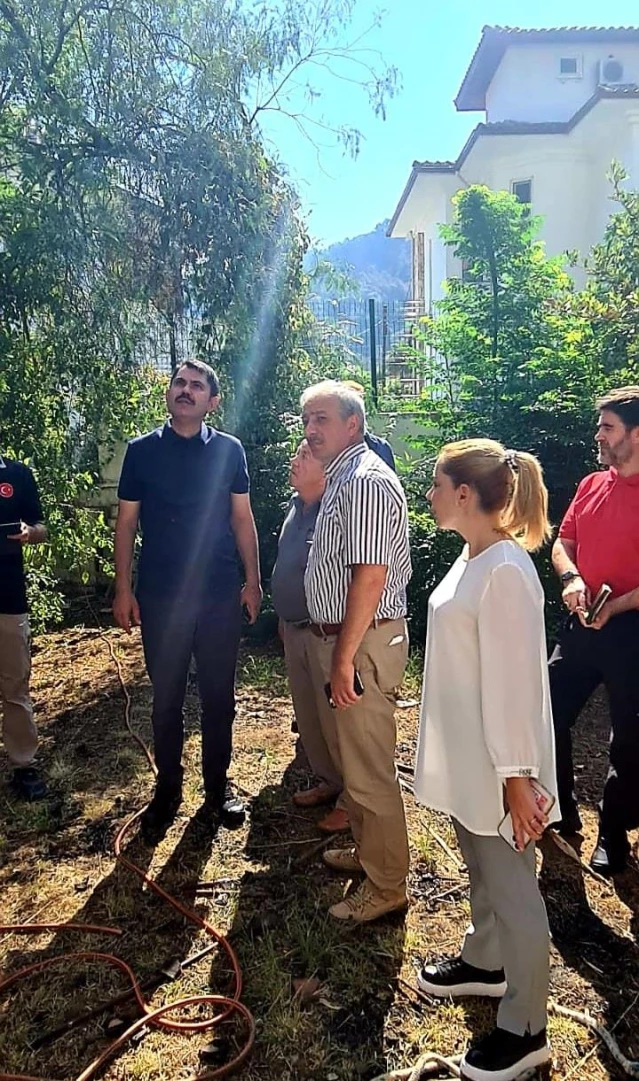 Çevre ve Şehircilik Bakanı Kurum, Marmaris'te yangından etkilenen mahallelerde inceleme yaptı