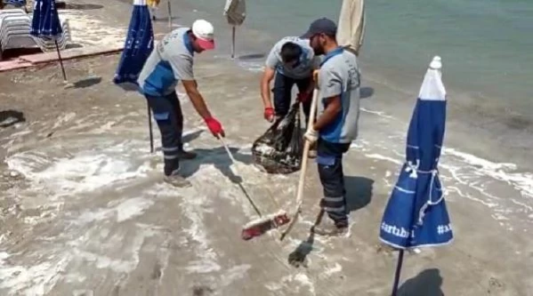 Datça'da sahilde köpük tedirginliği