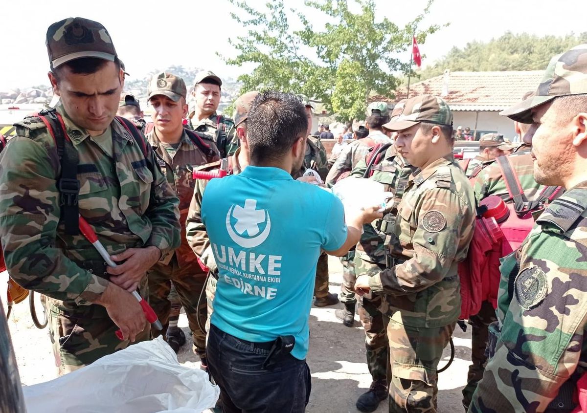 Son dakika haberi! Edirne UMKE personeli, Muğla\'da yangından etkilenenlere acil sağlık hizmeti sunuyor